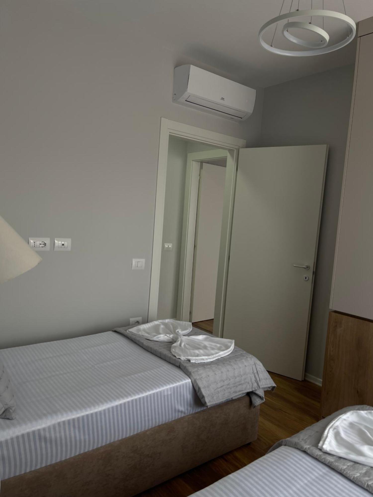 New Bazaar, Grand Apartment Tiranë Eksteriør bilde
